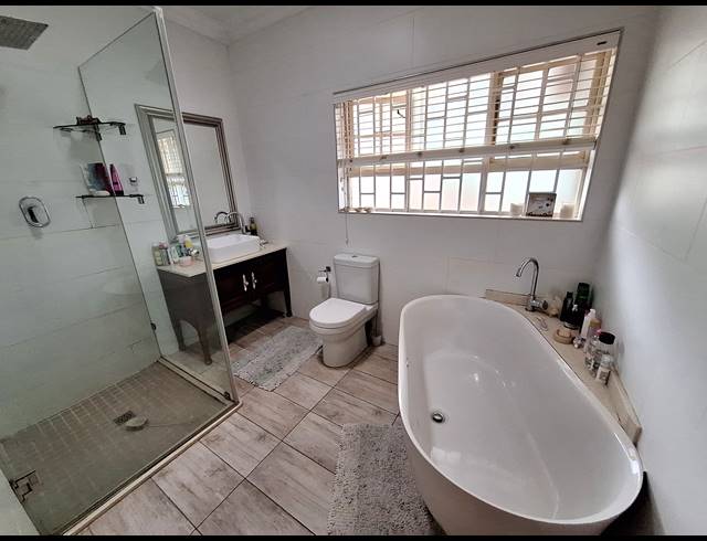 4 BEDROOM HOUSE TO LET IN LA LUCIA